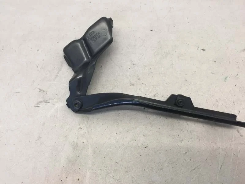 Петля капота Audi Q5 2008-2017 8R0823302A 8R, передняя правая