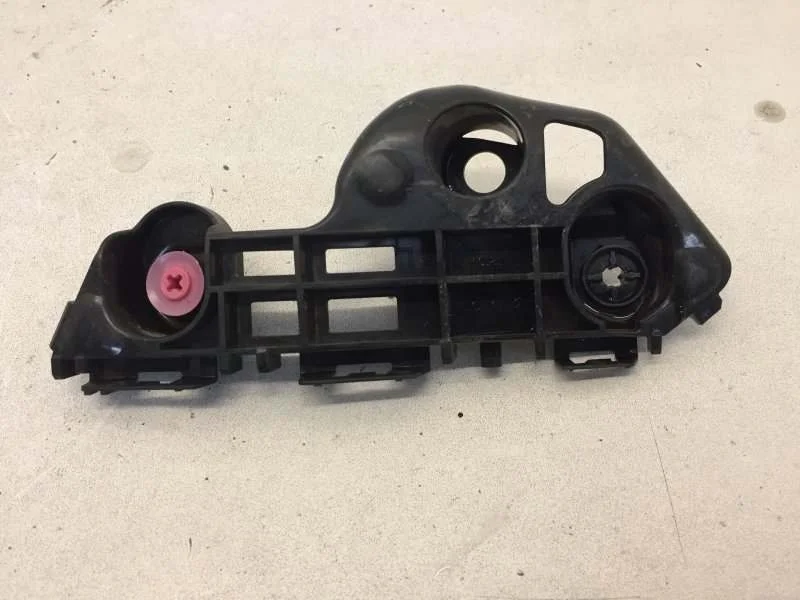 Кронштейн бампера Toyota Camry 2017-2021 5253633060 XV70, передний левый