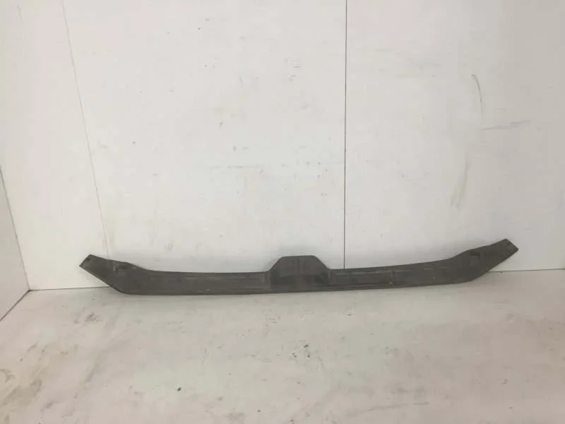 Уплотнитель капота Audi A4 2015-2020 8W0823124 B9, передний