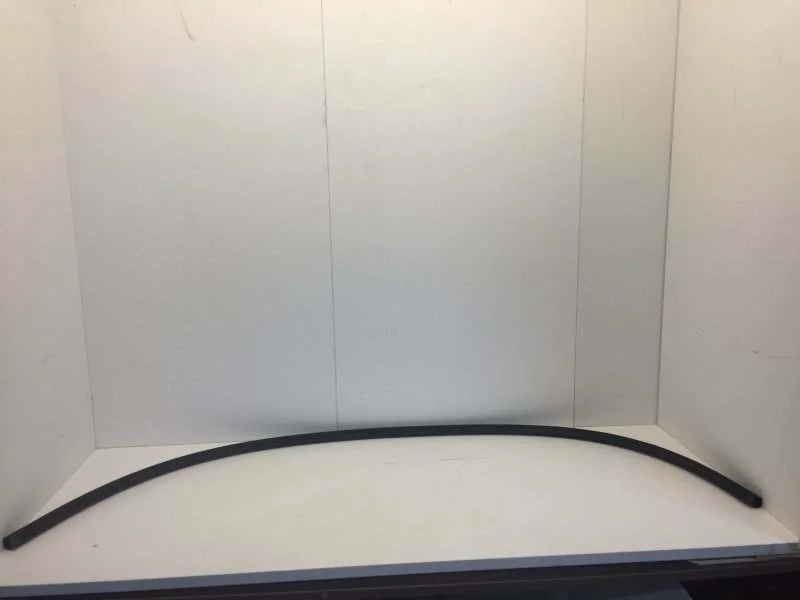 Уплотнитель капота Land Rover Range Rover 2006-2012 LR018823 3, передний