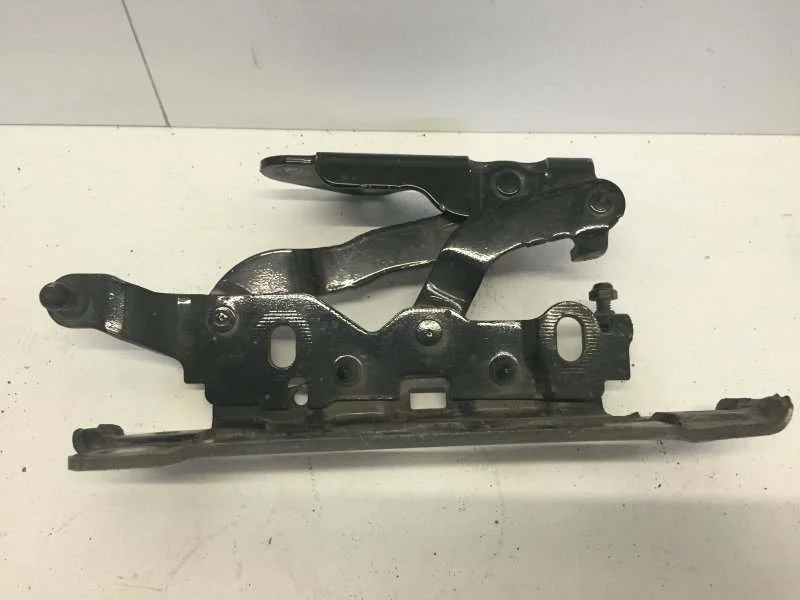 Петля капота Mercedes-Benz C-klasse 2006-2015 A2048800728 W204, передняя