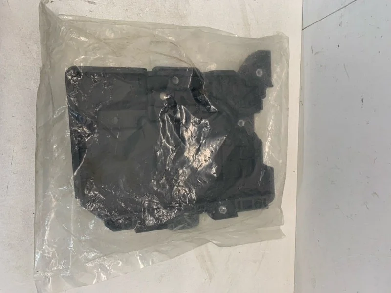 Площадка под АКБ Kia Rio 37150H5000 4, передняя