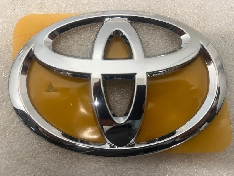 Эмблема в крышку багажника Toyota Rav4 2005-2016 9097502072 XA30, задняя