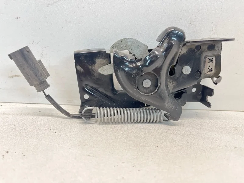 Замок капота BMW 1 series 2011-2017 72425481151237242548 F20/F21, передний