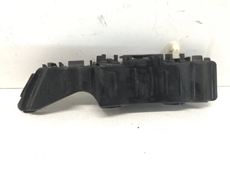 Кронштейн бампера Hyundai Solaris 2010-2017 865141R000 1, передний правый