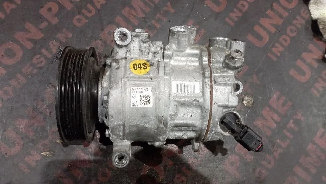Компрессор кондиционера 8T0260805E Audi A4 B8 2.0 Бензин