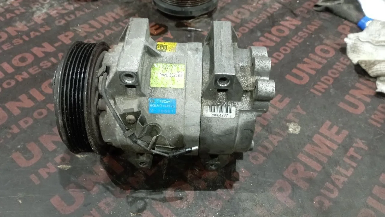 Компрессор кондиционера 8708581 Volvo V70 3 2.5 Бензин