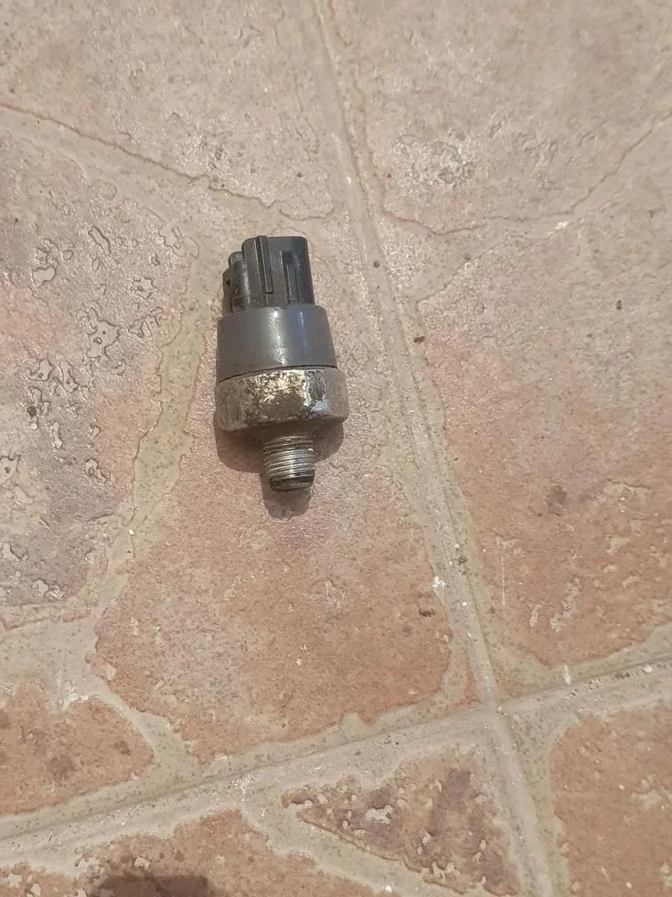 Датчик давления масла Toyota Land Cruiser Prado 150 (2009—2013) 3.0