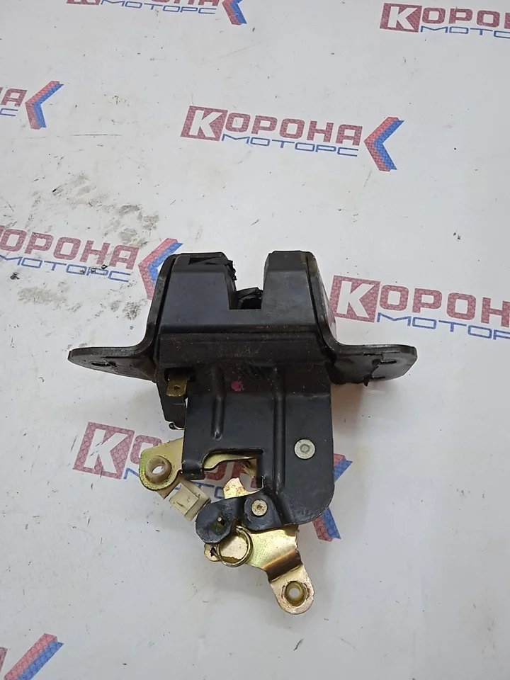 Замок крышки багажника Б/У оригинал