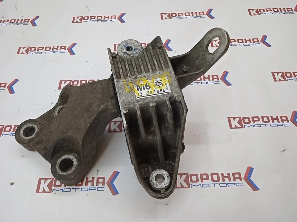 Опора двигателя левая Б/У Б/У