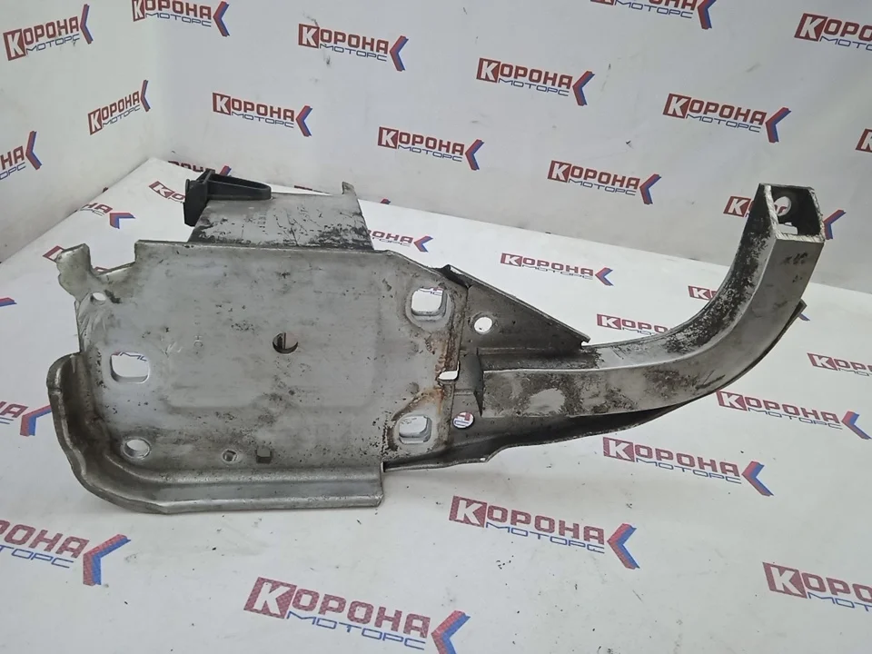 Кронштейн бампера передний левый AUDI A6 С7 Б/У Б/У