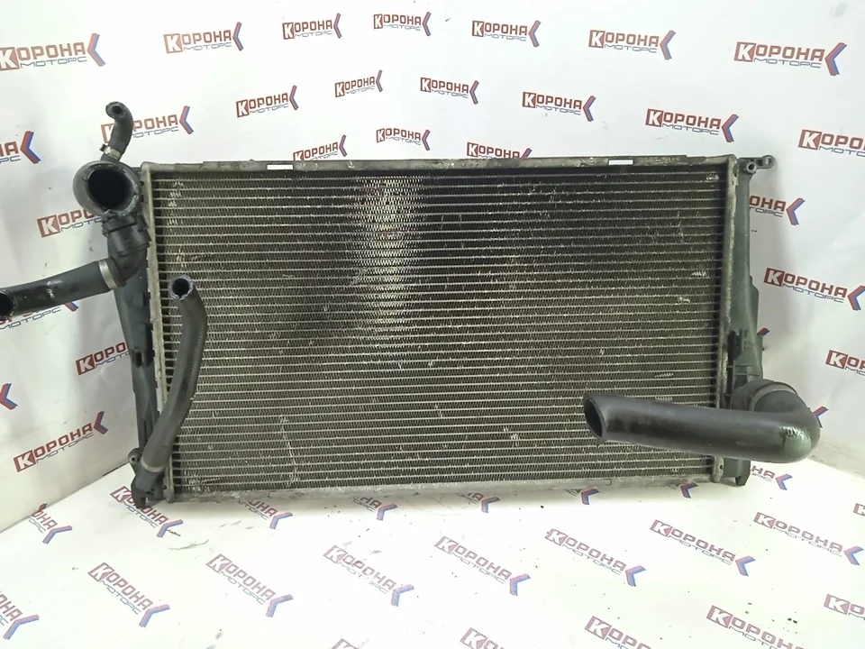 Радиатор охлаждения двигателя BMW 3 E90, E91, E92 Б/У Б/У