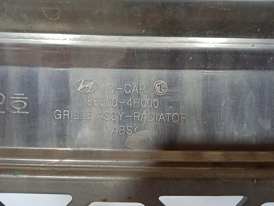 Решетка радиатора Б/У оригинал 4