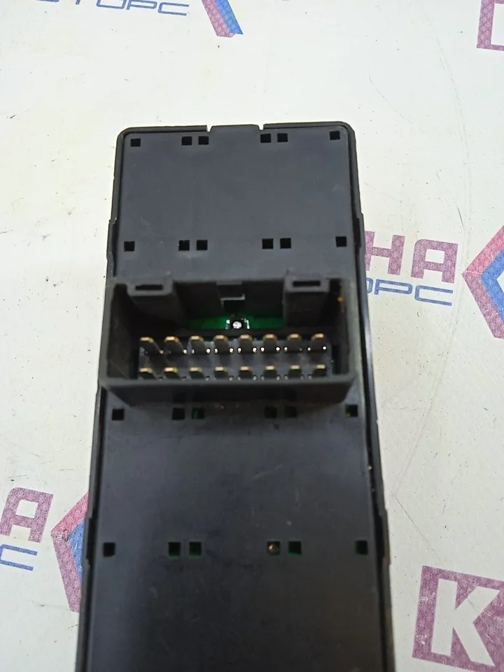 Блок управления стеклоподъемниками Уценка новый,без упаковки,царапинки на кнопках