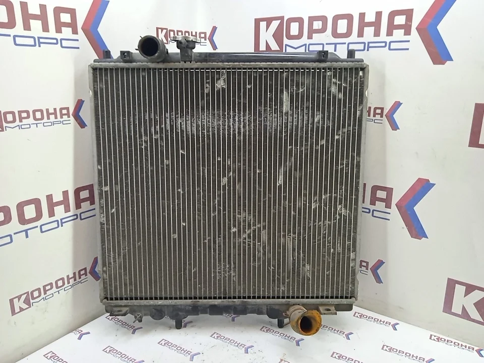 Радиатор охлаждения двигателя Б/У Б/У