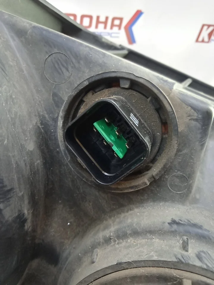 Фара передняя правая Б/У Б/У мелкие потёртости царапины