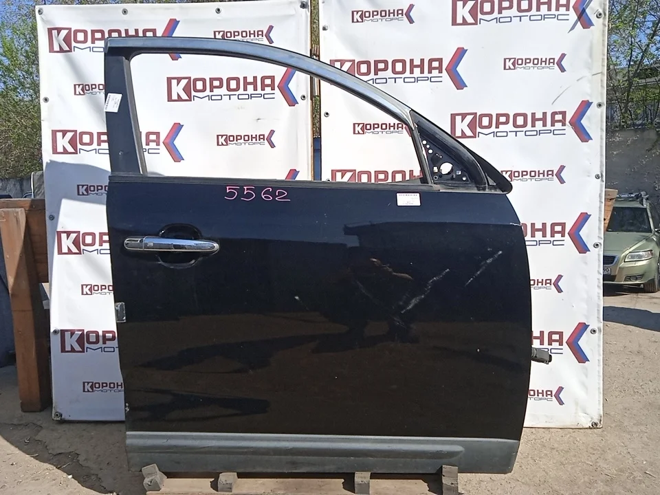 Дверь передняя правая Б/У потертости,царапины