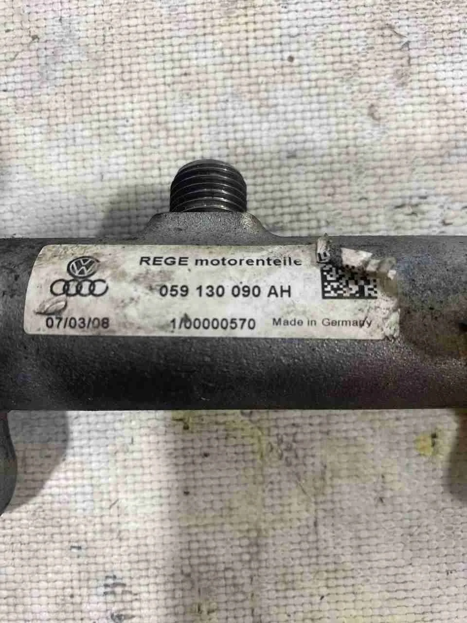 Топливная рампа Audi I (2008—2012) 059130090AH; 057130764H