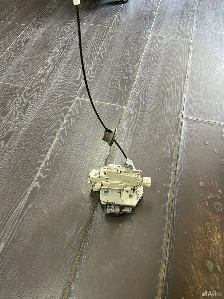 Замок передний правый audi a4 s4 rs4 8e1837016aa