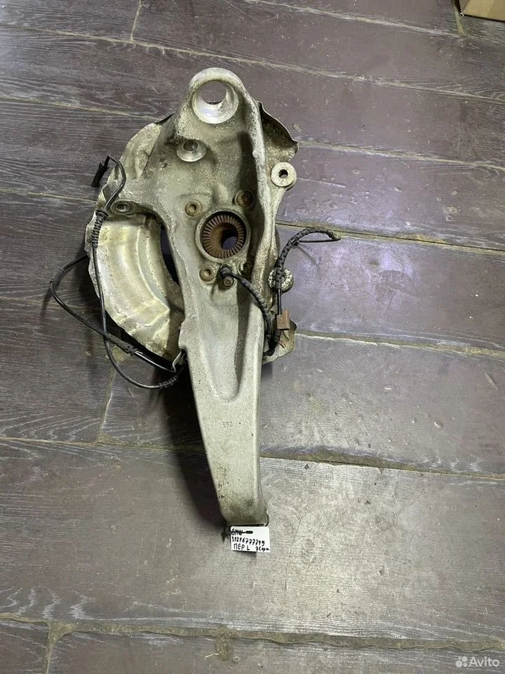 Кулак поворотный левый bmw f01 f02 f06 f07 x