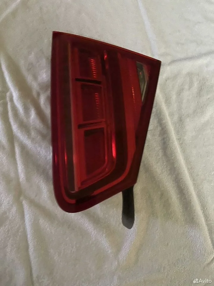 Задний правый фонарь в крышку багажника a8 s8 d4