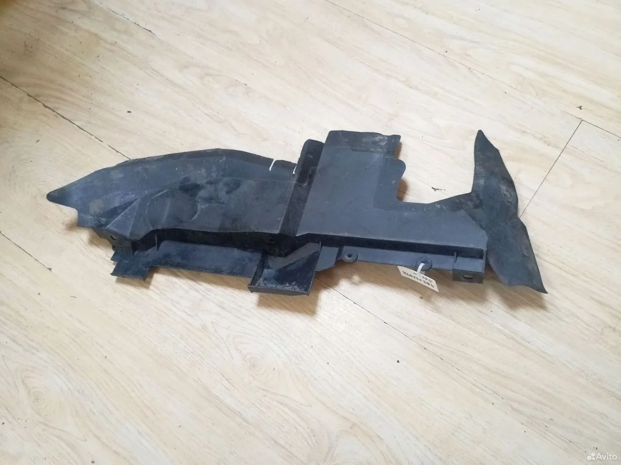 Воздухозаборник audi q7 4l0121284