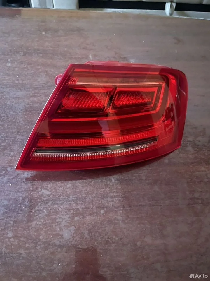 Задний правый фонарь в крыло a8 d4 до рест