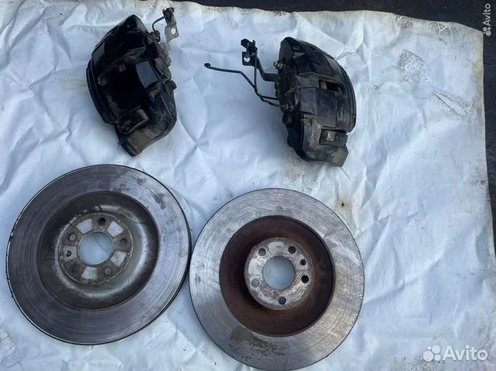 Передние суппорта с дисками audi s8 d3