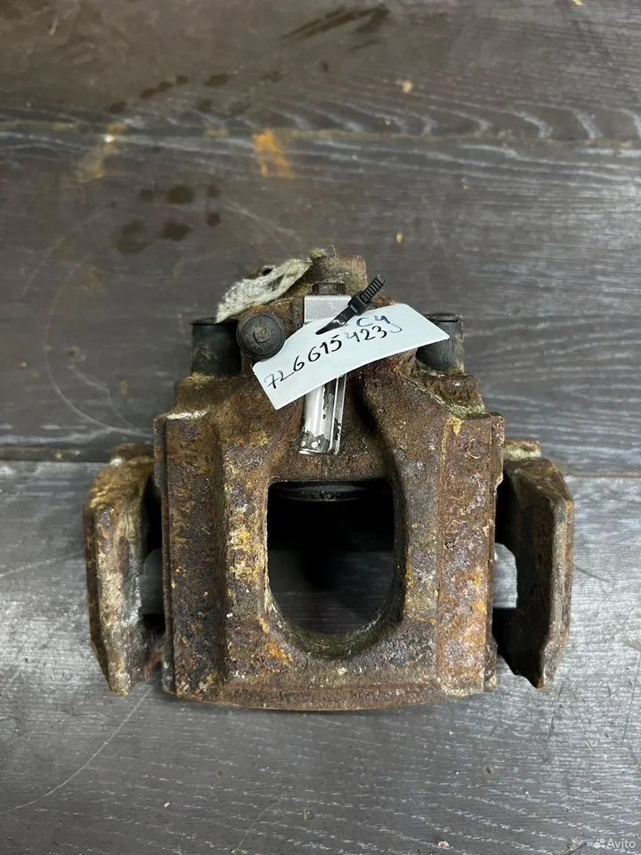 Суппорт тормозной задний левый vw touareg 7l661542