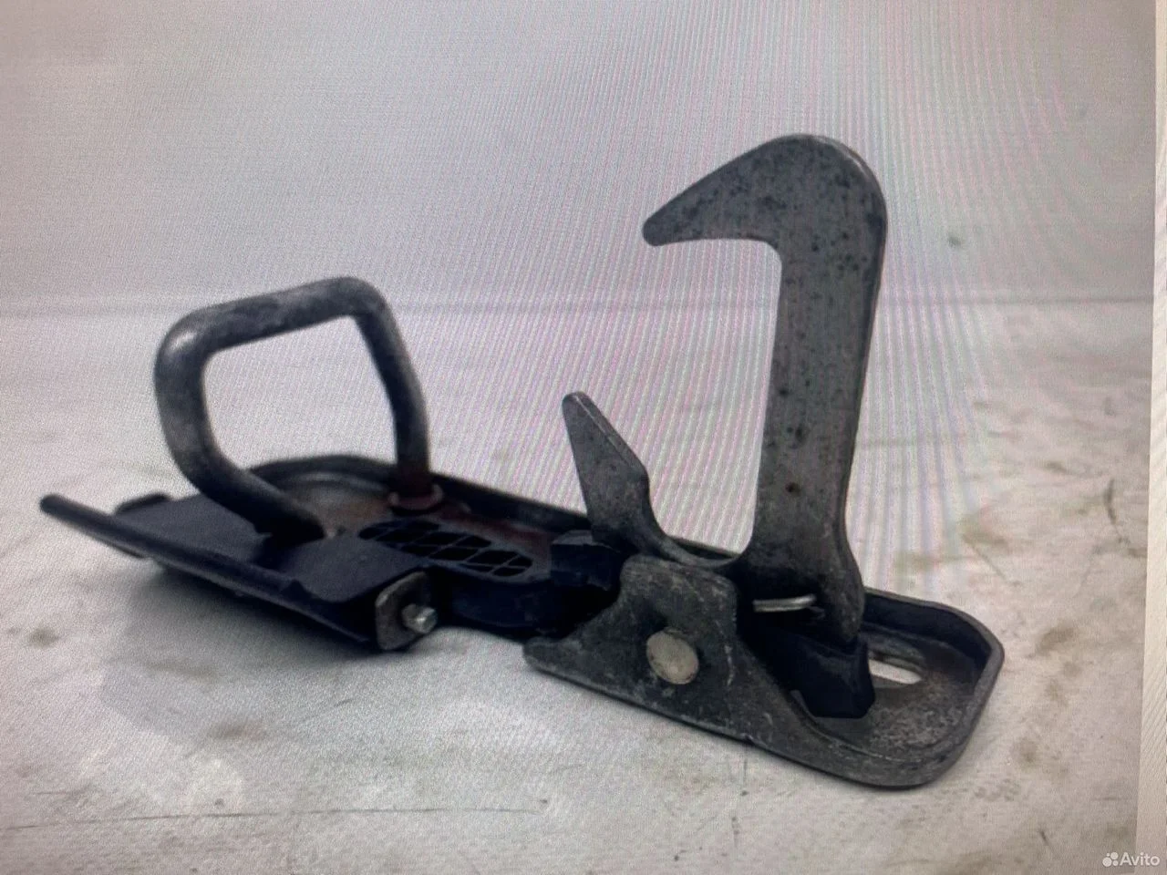 Замок капота с крючком vw 1k0823480