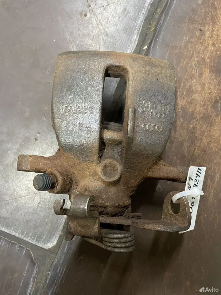 Задний правый суппорт vag 8e0615424h