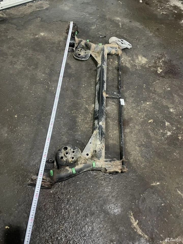 Задняя балка skoda superb 2008 г 8e0500051t