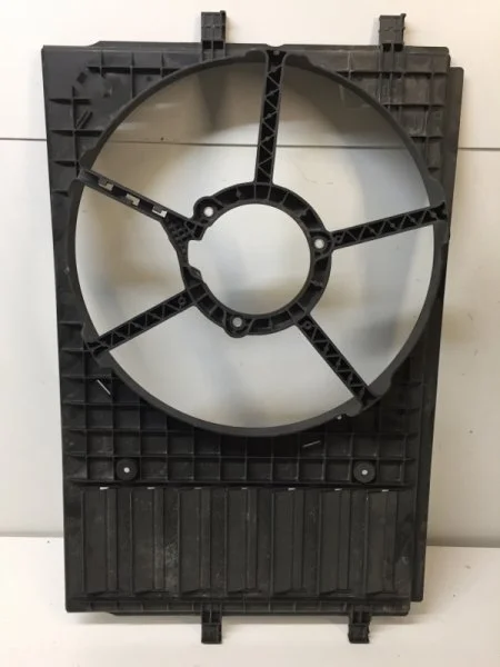 Диффузор вентилятора Skoda Rapid 2012-2017 6R0121207 1, передний