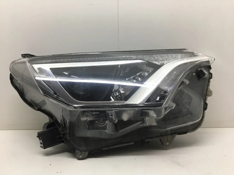 Фара Toyota Rav4 2015-2019 8113042650 CA40, передняя правая