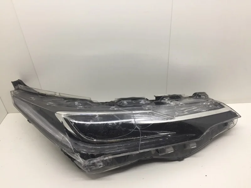 Фара Toyota Corolla 2015-2020 8111002L70 E180, передняя правая