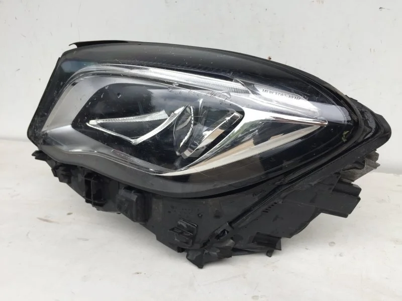 Фара Mercedes-Benz GLA-klasse 2015-2019 A1569066900 X156, передняя левая