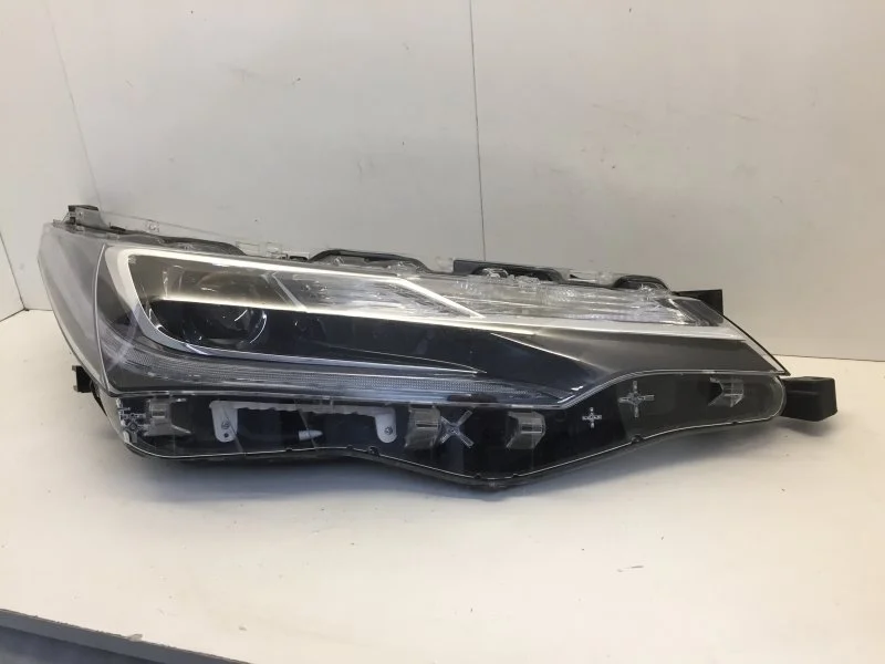 Фара Toyota Corolla 2015-2020 8111002L70 E180, передняя правая