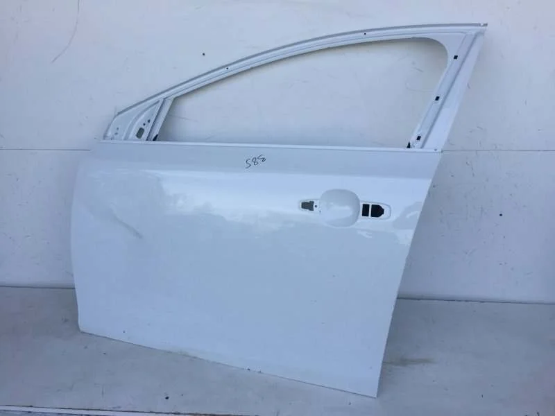 Дверь Volvo V40 2012-2019 31402334 2, передняя левая