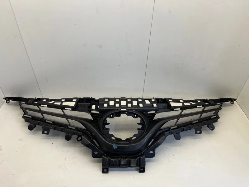 Решётка радиатора Toyota Camry 2017-2020 5310133540 XV70, передняя