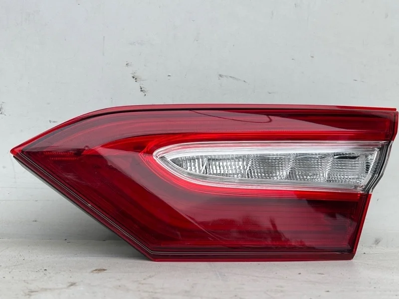 Фонарь в крышку багажника Toyota Camry 2018-2021 8158133210 XV70, задний правый