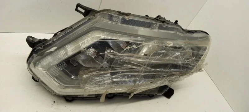 Фара Nissan X-Trail 2017-2021 260606FP1A T32, передняя левая