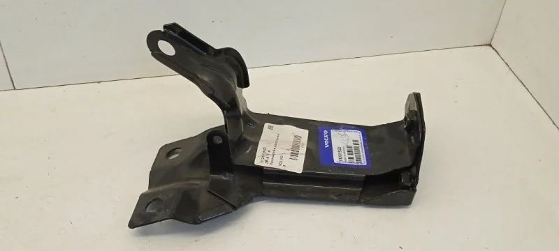 Кронштейн Volvo XC60 2008-2017 31261932 1, правый
