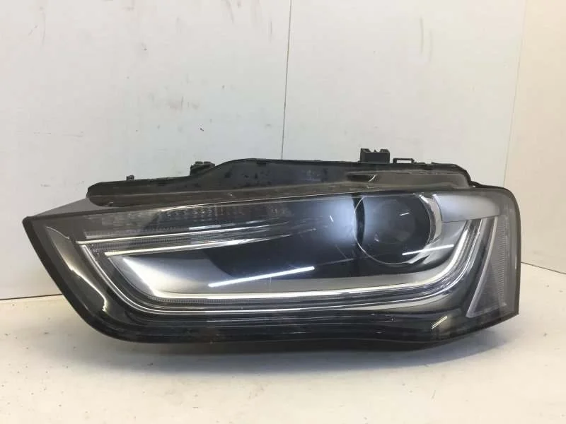 Фара Audi A4 2011-2015 8K0941043C B8, передняя левая