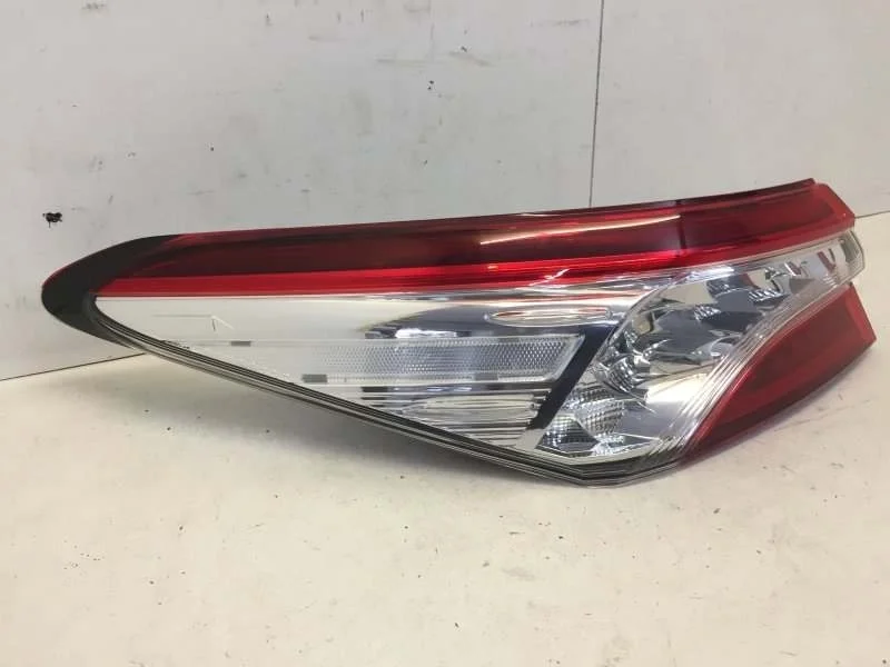 Фонарь внешний Toyota Camry 2017- 2023 8156033690 XV70, задний левый