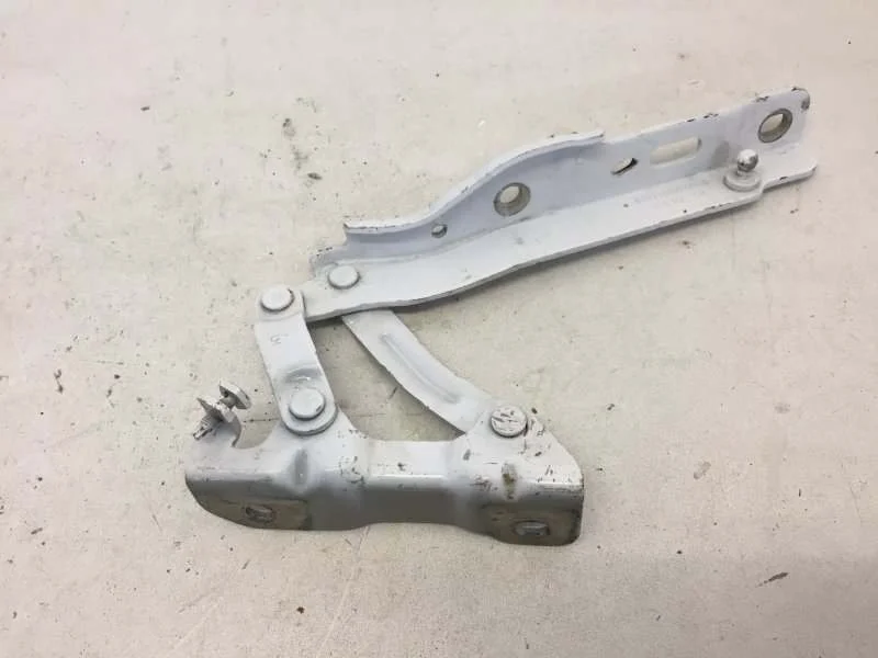 Петля капота Haval F7 2018-2023 8402105XKQ00A 1, передняя левая