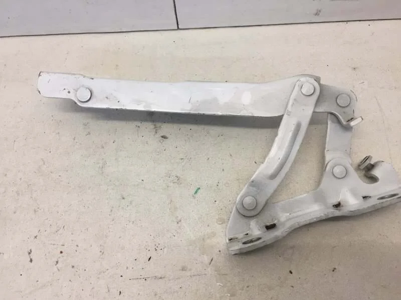 Петля капота Haval F7 2018-2023 8402106XKQ00A 1, передняя правая
