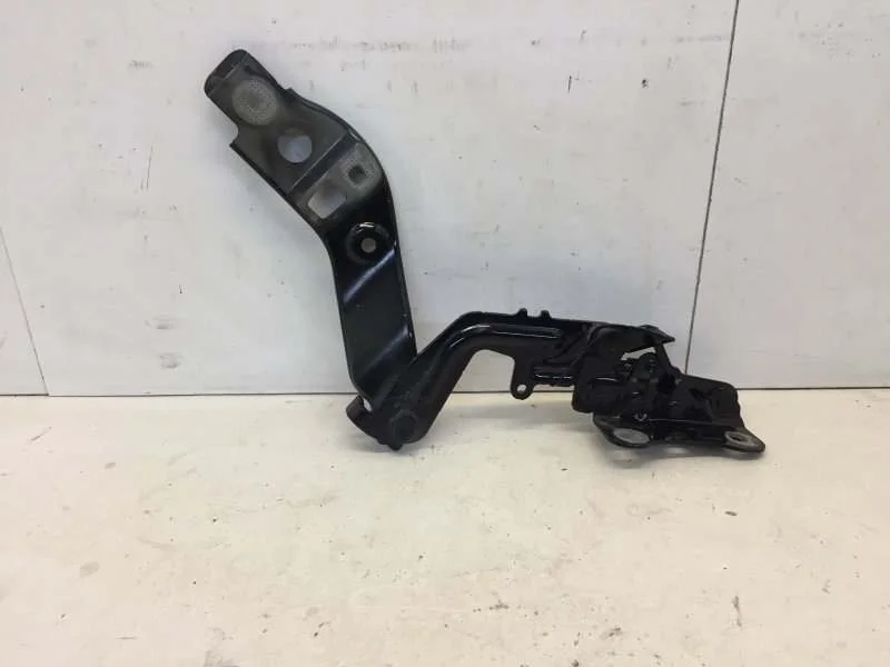 Петля капота Mercedes-Benz A-klasse 2018-2022 A1778801200 W177, передняя правая