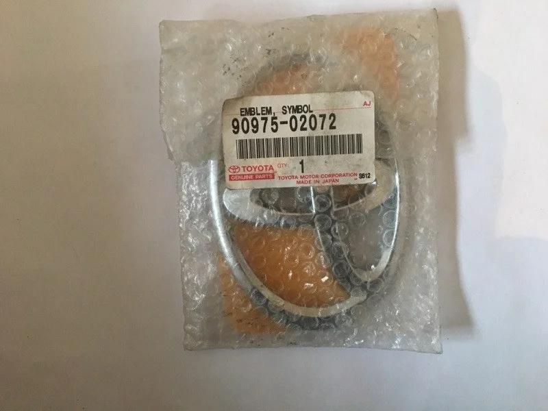 Эмблема Toyota Camry 2006-2011 9097502072 XV40