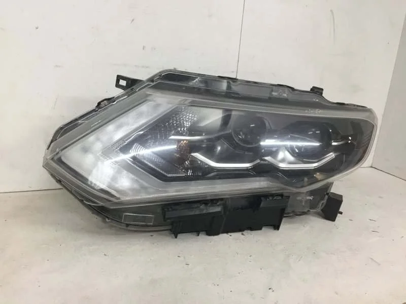 Фара Nissan X-Trail 2013-2022 260606FP8B T32, передняя левая