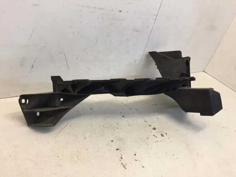 Кронштейн фары Audi Q7 2015-2023 4M0805608 2, передний правый